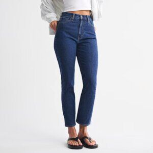 NWT Abercrombie Ultra High Rise Ankle Straight Jean (Curve Love)